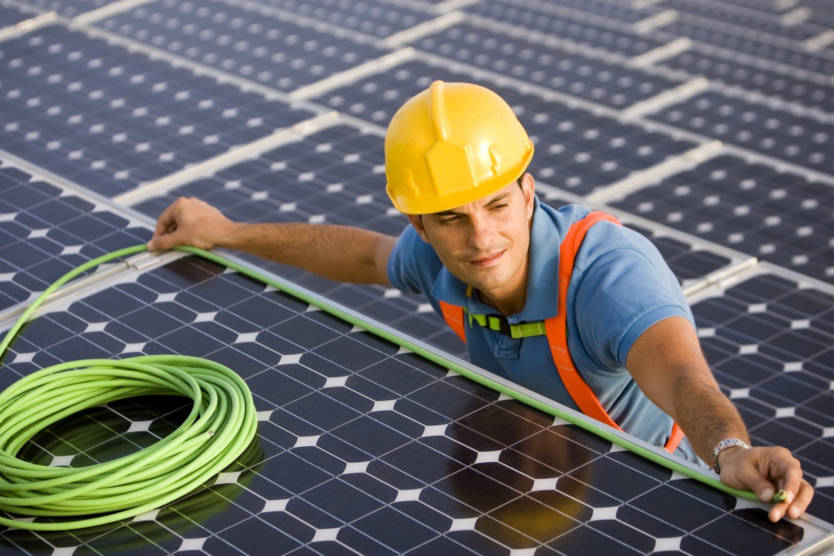 worker_on_solar_panels